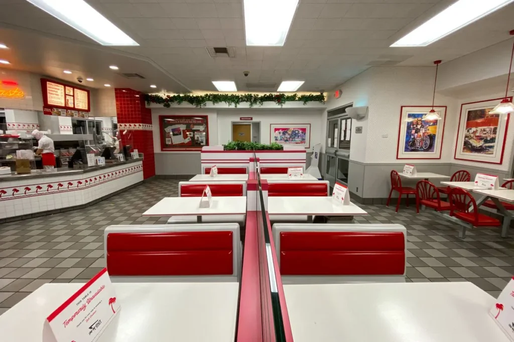 In-N-Out-Internal-Dinnig-Area